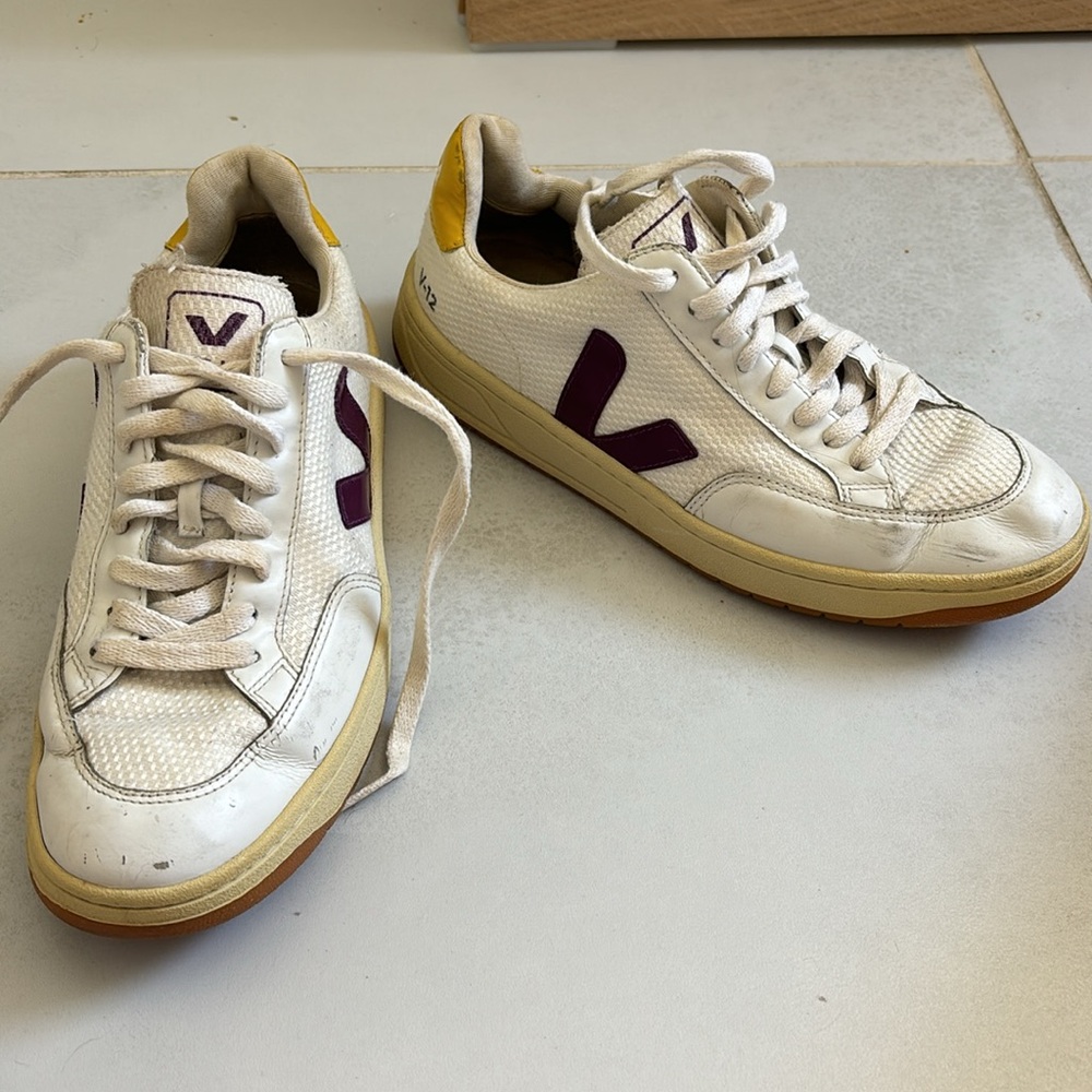 Veja Sneakers V-12 👟 with purple and yellow details